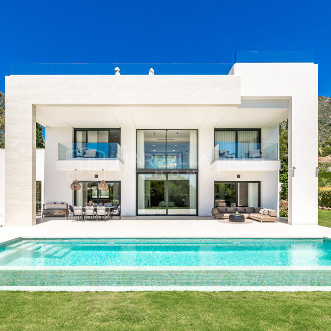 Villa contemporaine de luxe à vendre à Cascada de Camoján, Marbella Golden Mile avec vue panoramique sur la mer