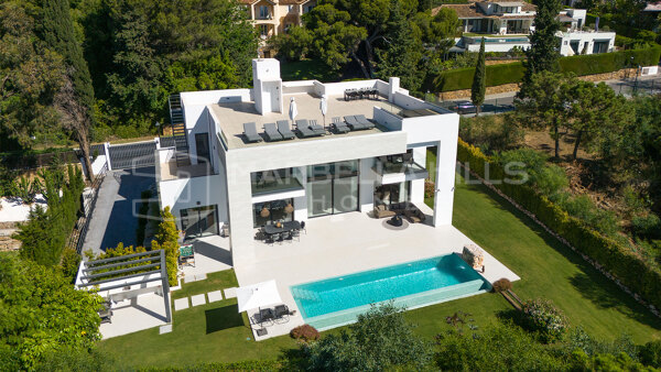 Villa contemporaine de luxe à vendre à Cascada de Camoján, Marbella Golden Mile avec vue panoramique sur la mer