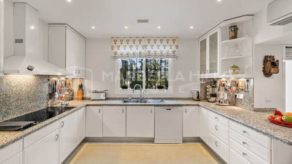 Appartement duplex avec vue panoramique sur la mer à vendre à Las Colinas de La Heredia, Benahavís