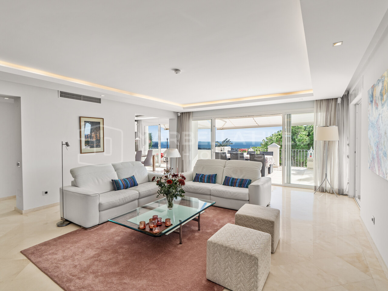 Maisonette-Wohnung mit Panoramablick auf das Meer zum Verkauf in Las Colinas de La Heredia, Benahavís