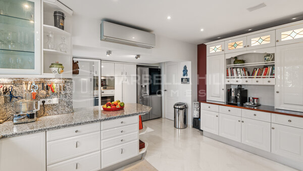 Appartement duplex avec vue panoramique sur la mer à vendre à Las Colinas de La Heredia, Benahavís