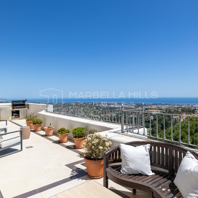 Appartement duplex avec vue panoramique sur la mer à vendre à La Heredia, Benahavís