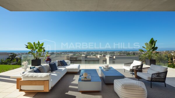 Contemporary Luxury Villa for Sale in The Hills, La Quinta, Benahavís with Panoramic Sea Views
