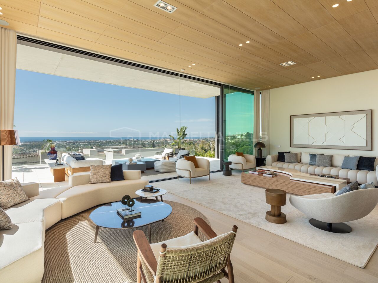 Contemporary Luxury Villa for Sale in The Hills, La Quinta, Benahavís with Panoramic Sea Views