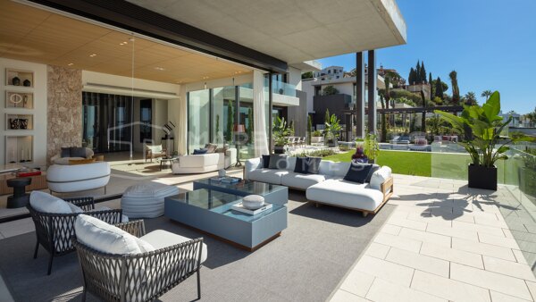 Contemporary Luxury Villa for Sale in The Hills, La Quinta, Benahavís with Panoramic Sea Views
