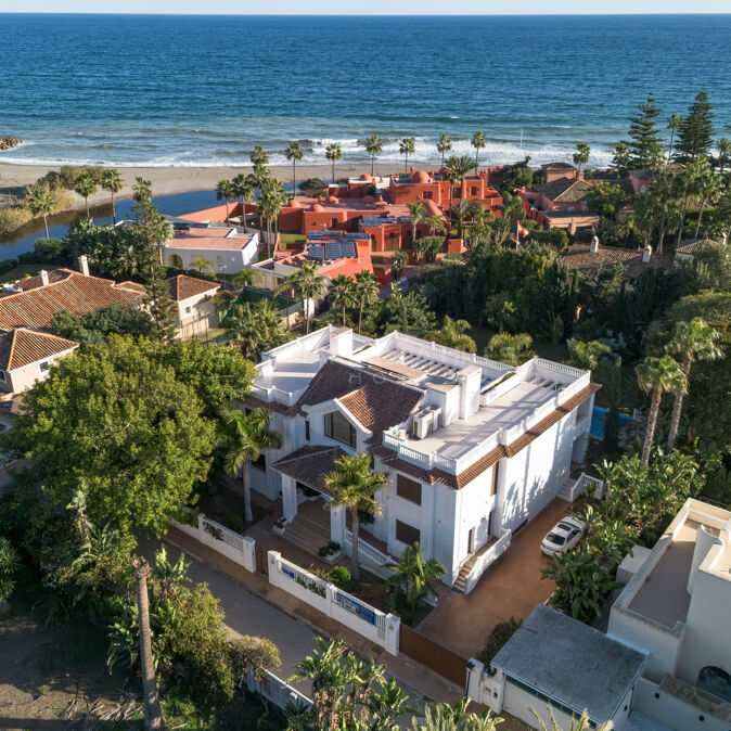 Villa contemporánea de lujo en venta en Casasola, Estepona | Villa junto a la playa cerca de Guadalmina Baja