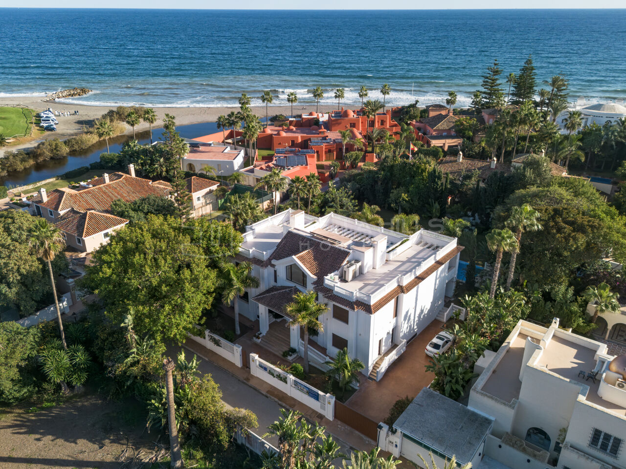Villa contemporaine de luxe à vendre à Casasola, Estepona | Villa proche de la plage à côté de Guadalmina Baja