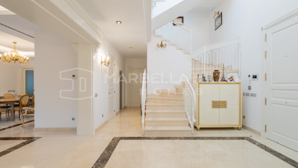 Villa contemporaine de luxe à vendre à Casasola, Estepona | Villa proche de la plage à côté de Guadalmina Baja