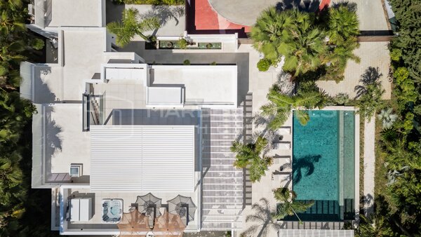 Villa de diseño contemporáneo en venta en Las Brisas, Nueva Andalucía | Lujo cerca de Puerto Banús