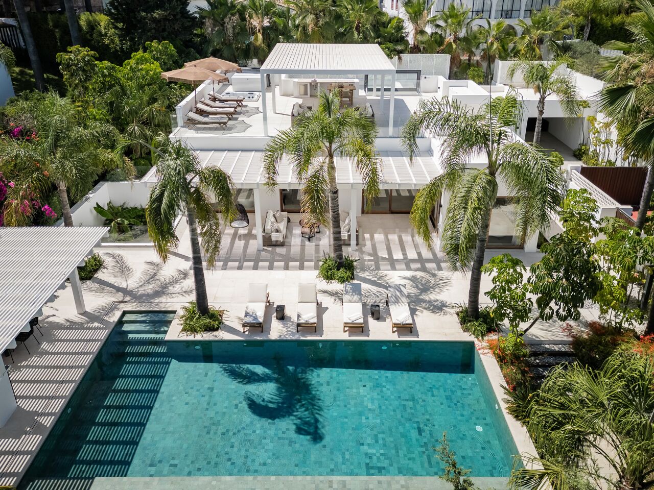 Villa de diseño contemporáneo en venta en Las Brisas, Nueva Andalucía | Lujo cerca de Puerto Banús