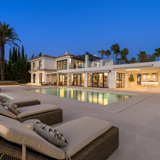 Frontline Golf Luxury Villa for Sale in Los Naranjos, Nueva Andalucía