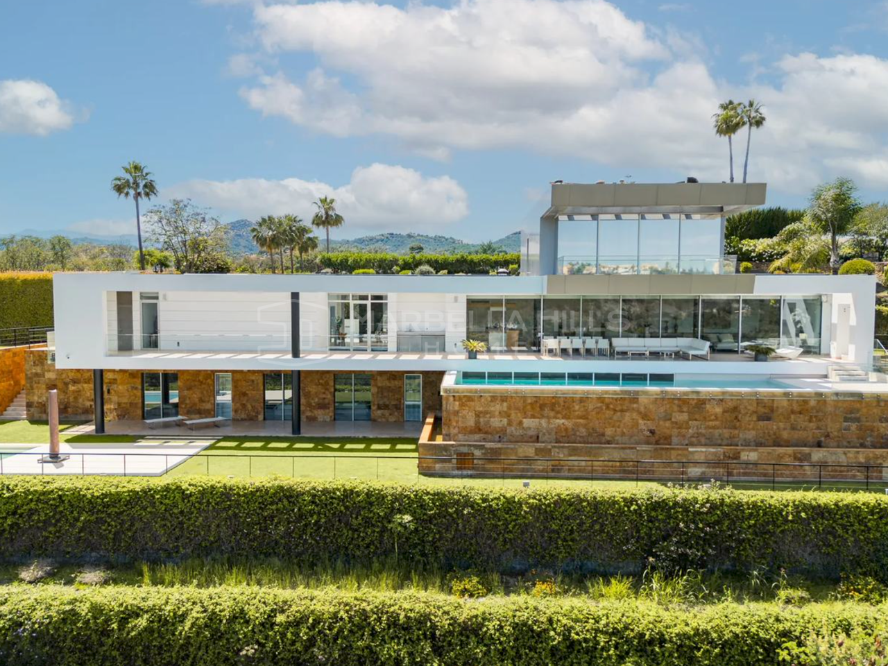 Contemporary Luxury Villa with Panoramic Sea Views for Sale in Los Arqueros, Benahavís