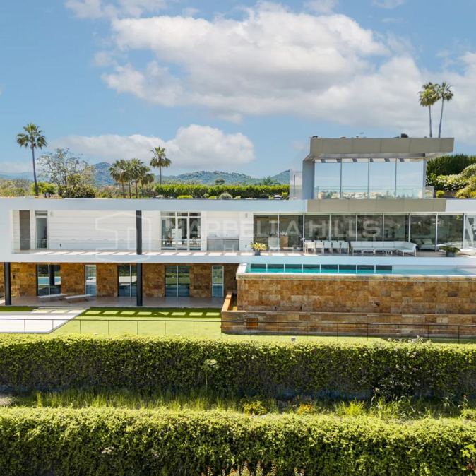 Villa contemporaine de luxe avec vue panoramique sur la mer à vendre à Los Arqueros, Benahavís