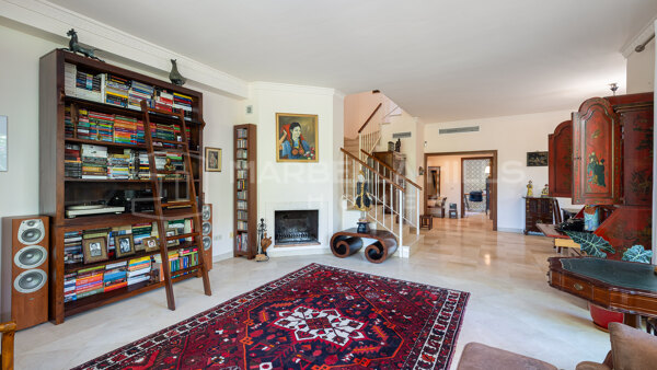 Villa jumelée en première ligne de golf à vendre à Nueva Andalucía, Marbella