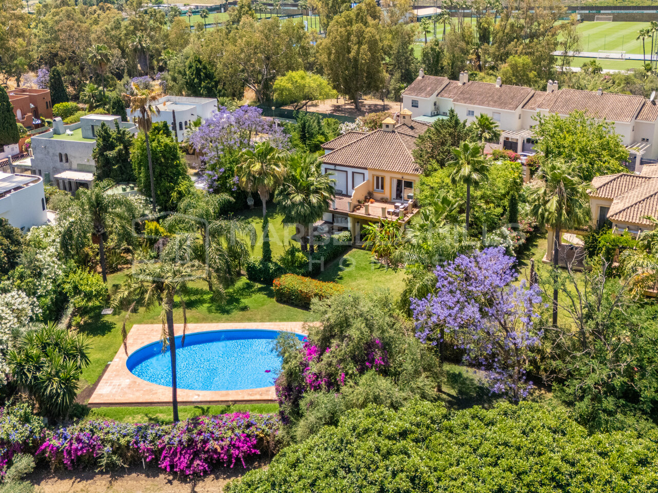 Villa jumelée en première ligne de golf à vendre à Nueva Andalucía, Marbella