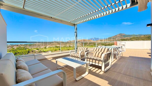 Eck-Penthouse mit Panoramablick auf das Meer zum Verkauf in Los Arqueros, Benahavís