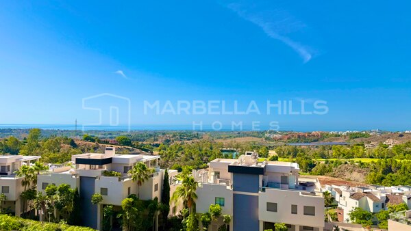 Eck-Penthouse mit Panoramablick auf das Meer zum Verkauf in Los Arqueros, Benahavís