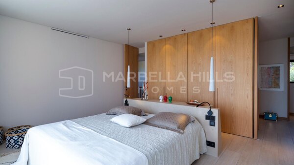Frontline Golf Luxury Villa for Sale in Los Naranjos, Nueva Andalucía