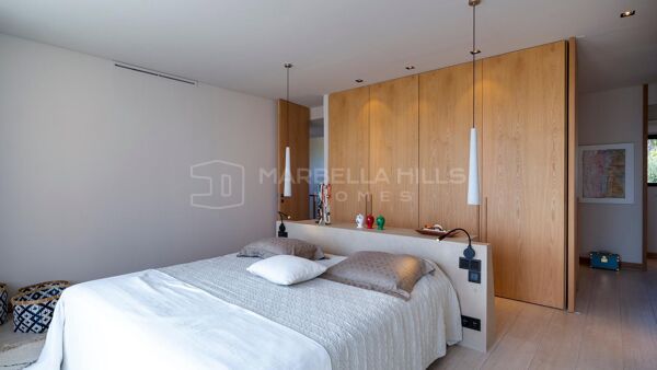 Luxusvilla in erster Golflinie zum Verkauf in Los Naranjos, Nueva Andalucía