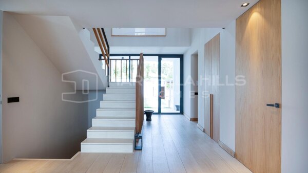 Frontline Golf Luxury Villa for Sale in Los Naranjos, Nueva Andalucía
