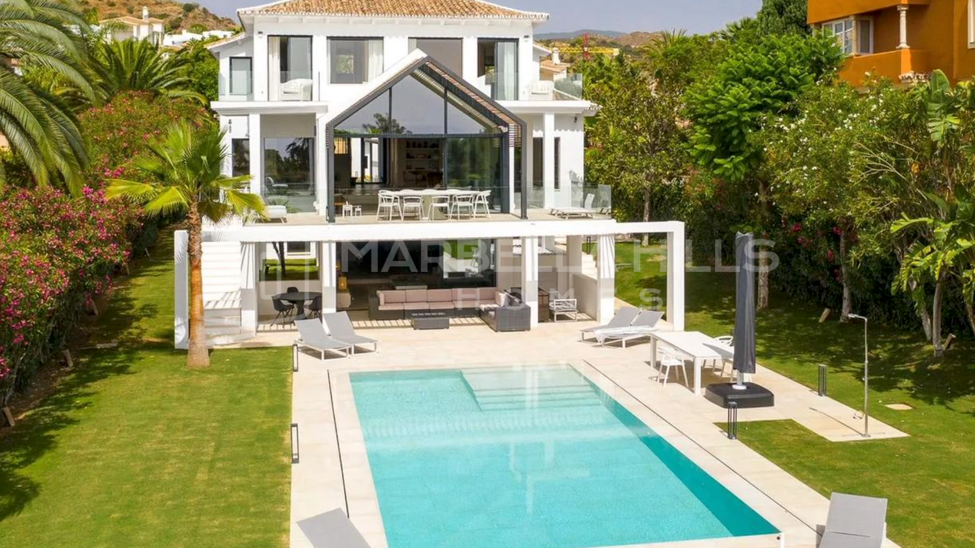 Frontline Golf Luxury Villa for Sale in Los Naranjos, Nueva Andalucía