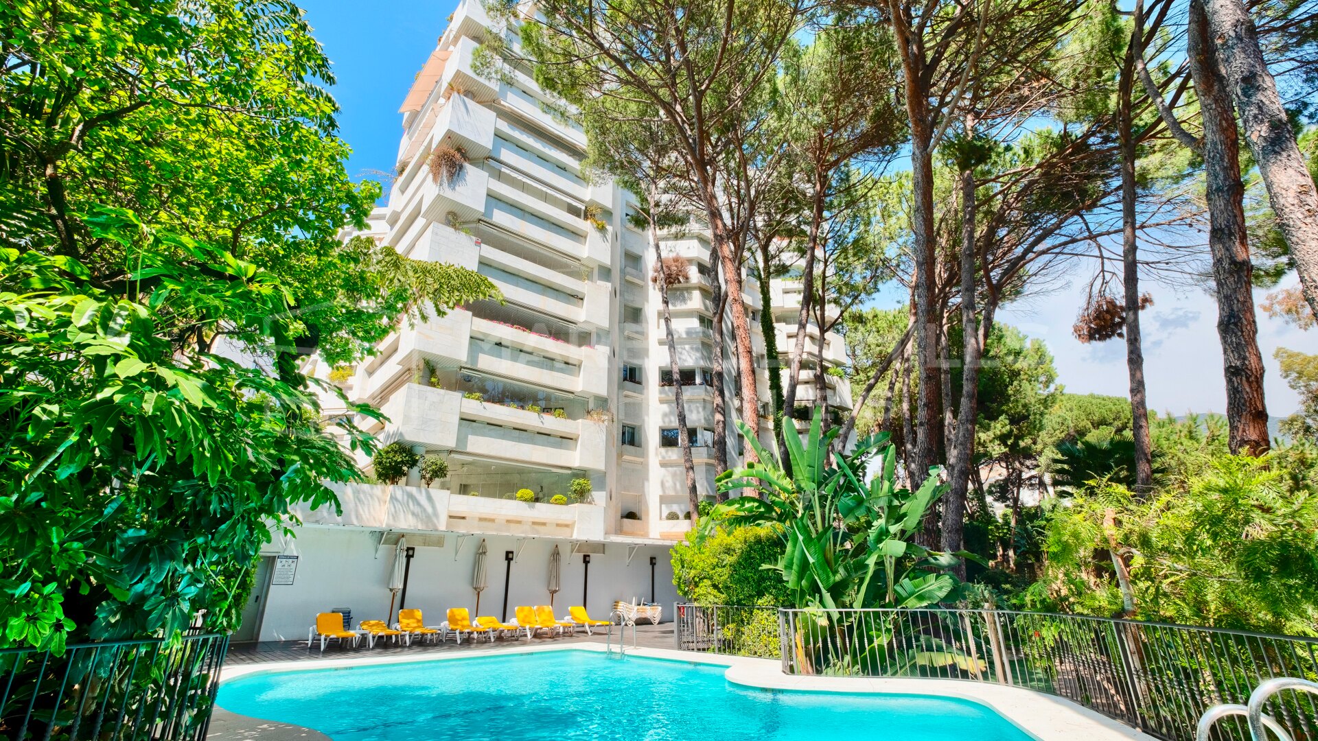 Renovated 3-Bedroom Apartment in Jardín del Mediterráneo, Marbella Golden Mile