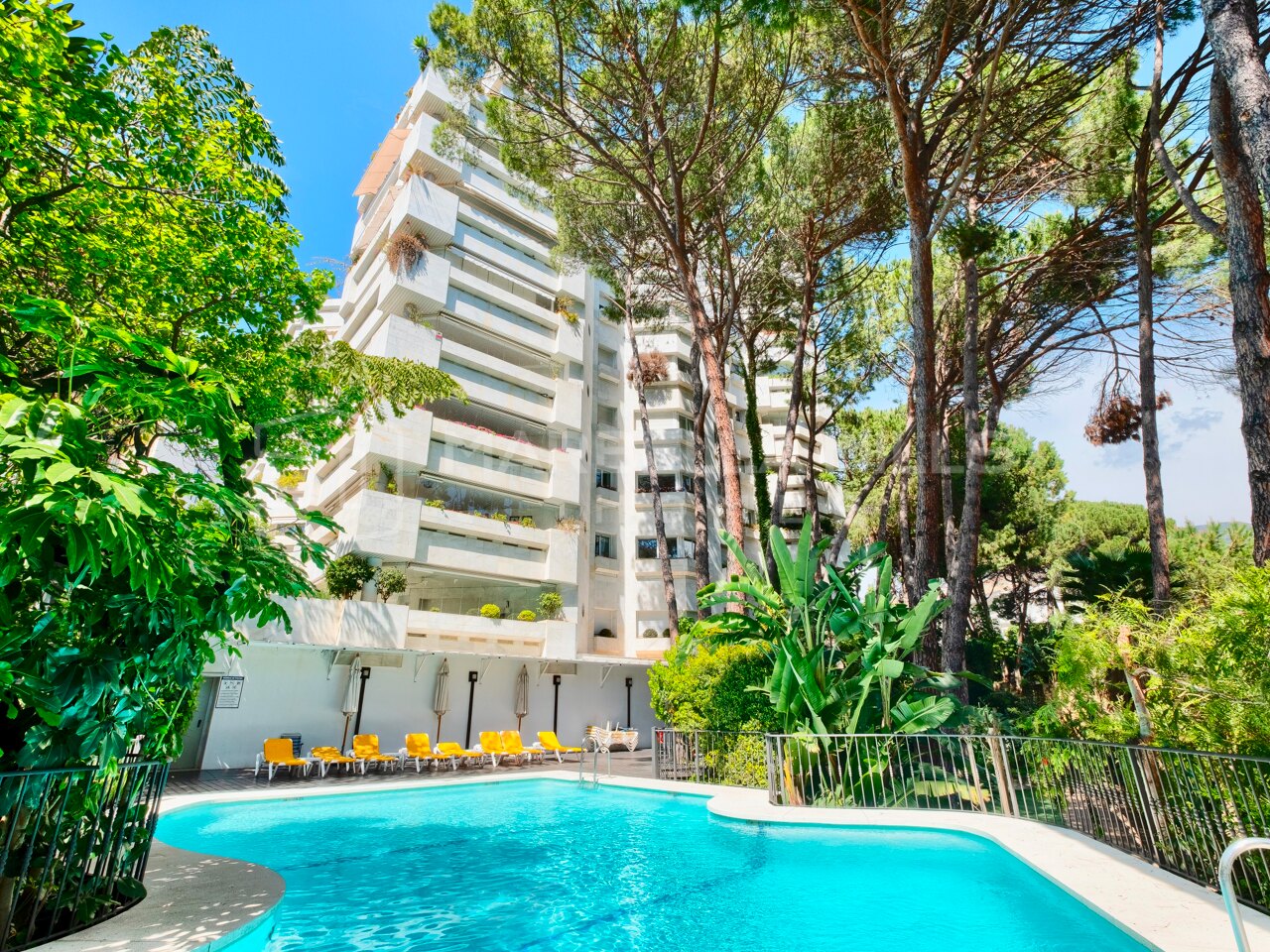 Renovated 3-Bedroom Apartment in Jardín del Mediterráneo, Marbella Golden Mile
