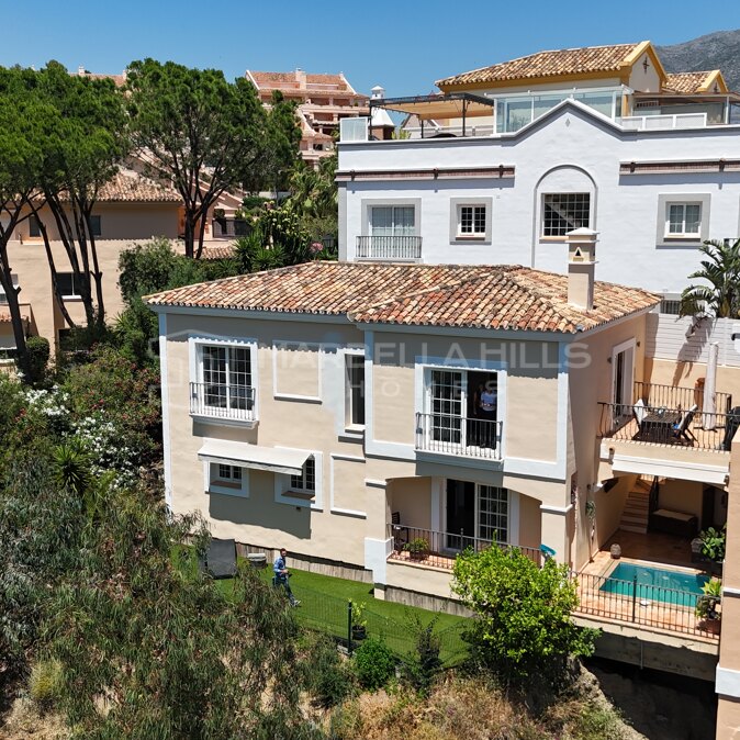 Semi-Detached Villa with Private Pool and Lake Views in Nueva Andalucía