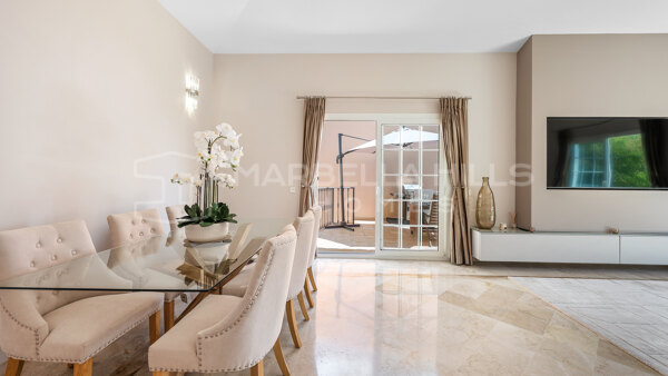 Semi-Detached Villa with Private Pool and Lake Views in Nueva Andalucía