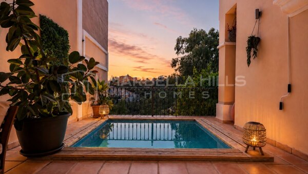 Semi-Detached Villa with Private Pool and Lake Views in Nueva Andalucía