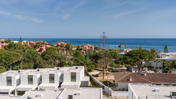 New Townhouses for Sale in Elviria, Marbella – Estrella del Mar Villas