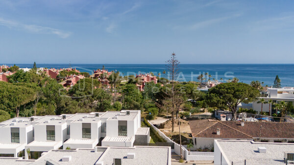 Maisons de ville neuves à vendre à Elviria, Marbella – Estrella del Mar Villas