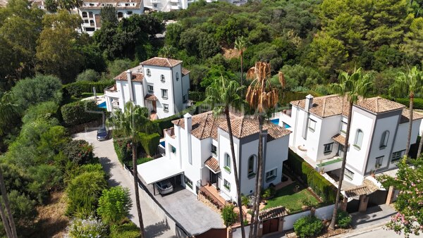 Villa à vendre à Calahonda avec piscine privée et appartement indépendant