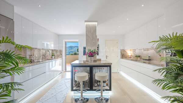 Appartement de luxe en première ligne de golf à vendre à Capanes del Golf, Benahavís