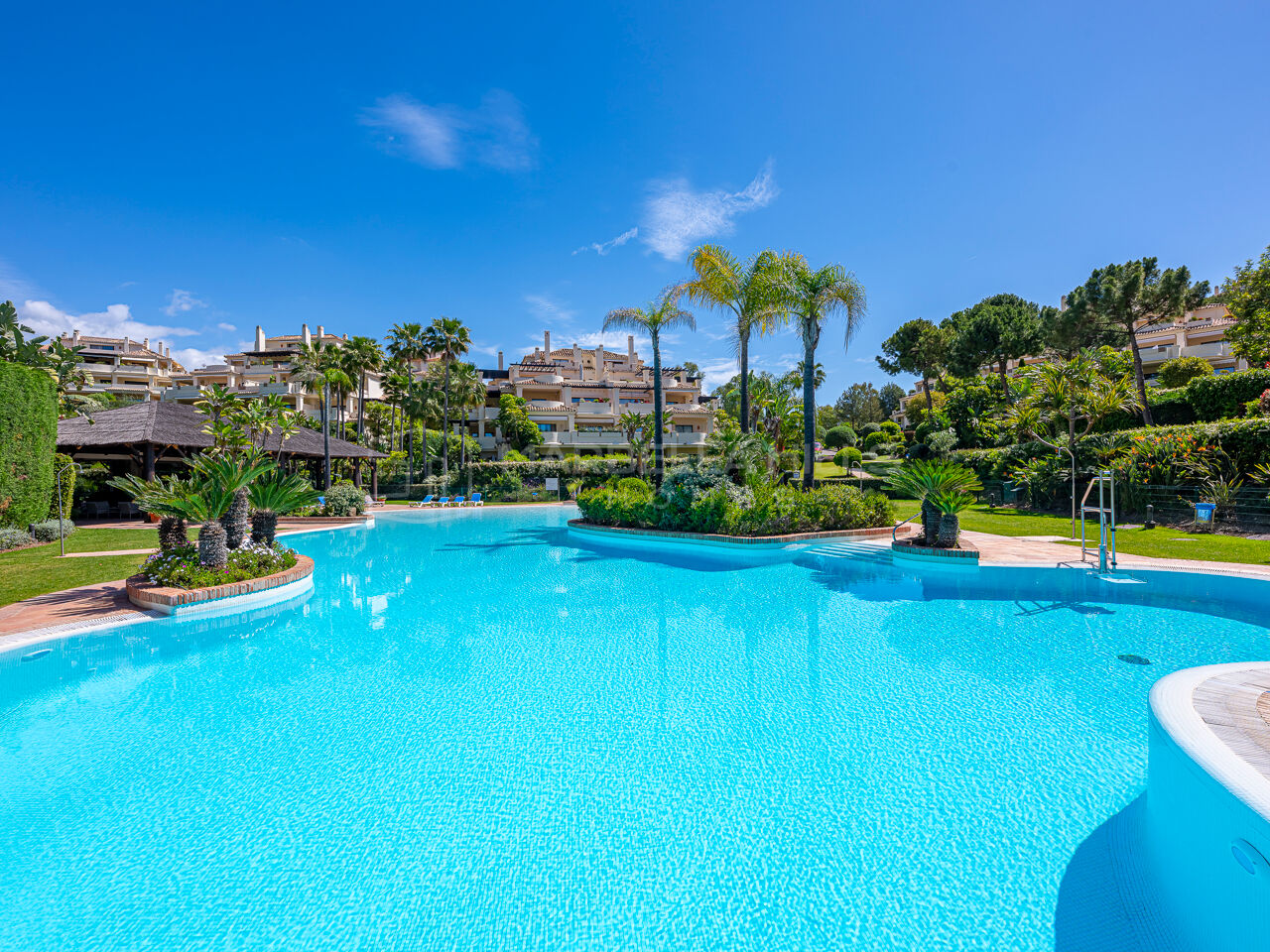 Appartement de luxe en première ligne de golf à vendre à Capanes del Golf, Benahavís