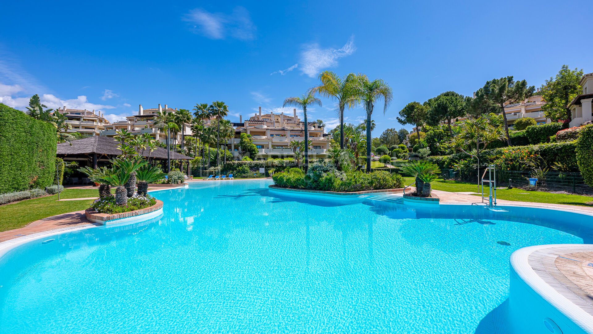 Appartement de luxe en première ligne de golf à vendre à Capanes del Golf, Benahavís