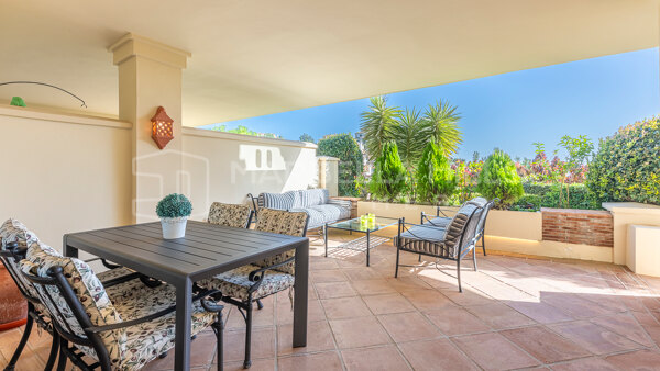 Luxusimmobilie in Capanes del Golf Benahavís – Erdgeschosswohnung in Golfanlage nahe Marbella