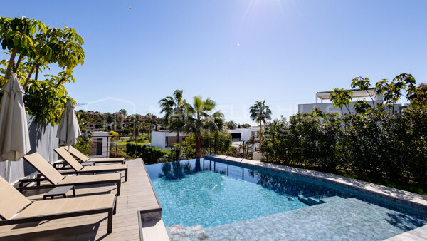Luxusvilla zum Verkauf in Belfry, El Campanario - New Golden Mile, Estepona