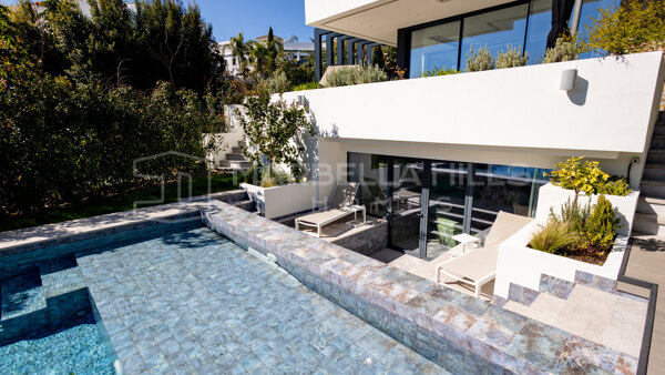 Luxusvilla zum Verkauf in Belfry, El Campanario - New Golden Mile, Estepona