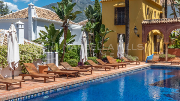 Maison de ville rénovée à vendre à Lomas Pueblo Golden Mile - Marbella