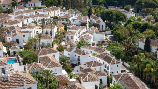 Renoviertes Stadthaus zum Verkauf in Lomas Pueblo Golden Mile - Marbella