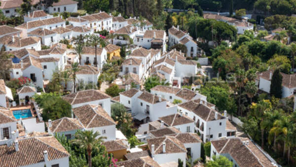 Maison de ville rénovée à vendre à Lomas Pueblo Golden Mile - Marbella