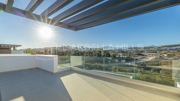Adosado contemporáneo de 4 dormitorios en venta en Serene, Atalaya Golf Estepona