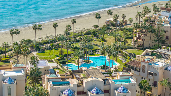 Apartamento en primera línea de playa en venta en Costalita del Mar Estepona – vivienda de 3 dormitorios en la New Golden Mile