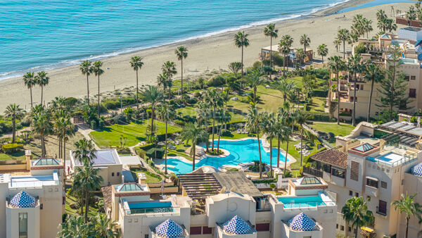 Beachfront Apartment for Sale in Costalita del Mar Estepona – Luxury 3 Bedroom Property on the New Golden Mile