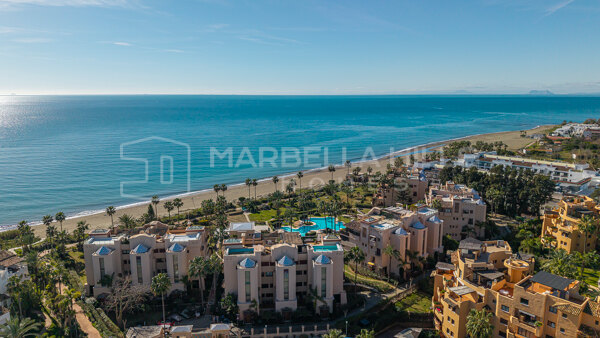 Apartamento en primera línea de playa en venta en Costalita del Mar Estepona – vivienda de 3 dormitorios en la New Golden Mile