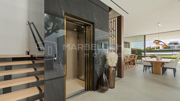 Luxury Villa for Sale in Marbella Golden Mile - Contemporary Property Near Puente Romano
