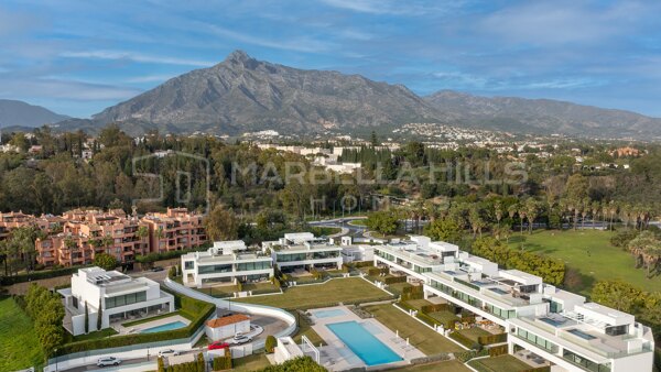 Luxury Villa for Sale in Marbella Golden Mile - Contemporary Property Near Puente Romano