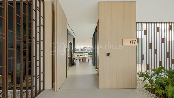 Luxury Villa for Sale in Marbella Golden Mile - Contemporary Property Near Puente Romano