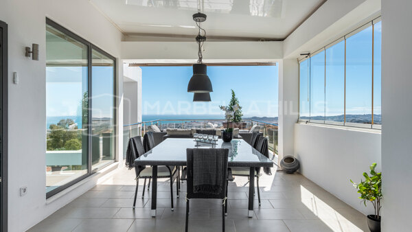 Villa de lujo en venta en Mijas Pueblo, villa moderna con vistas panorámicas al mar y piscina infinita